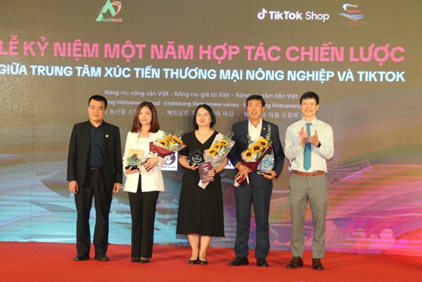 Hơn 3.000 chủ thể OCOP đã làm quen với kinh doanh trực tuyến