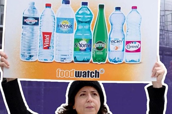 Pháp yêu cầu giám sát các địa điểm khai thác nước khoáng của Nestle sau sự cố nhiễm khuẩn