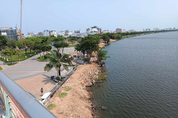 Yêu cầu dọn đất đá trên sông Hàn trong ngày 6/4