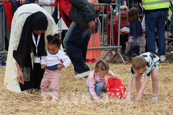 Sự kiện "Săn trứng Phục sinh" thu hút đông đảo người dân ở Bỉ