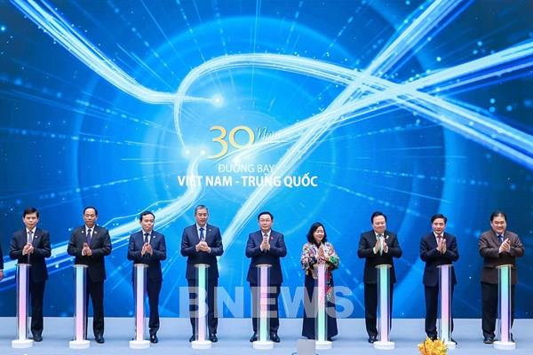 Vietnam Airlines chào mừng chuyến bay thứ 100.000 trên đường bay Việt Nam – Trung Quốc
