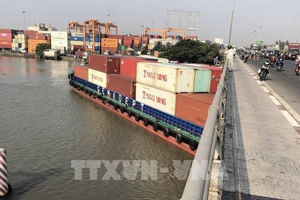 Kịp thời cứu hộ tàu trọng tải 4.600 tấn bị đứt neo, mắc kẹt dưới gầm cầu Đồng Nai