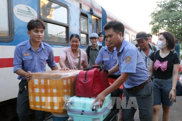 Sự cố sạt lở hầm Bãi Gió: Hỗ trợ hành khách di chuyển an toàn