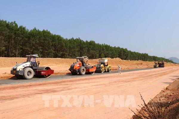 Cao tốc Quảng Ngãi - Hoài Nhơn có nguy cơ chậm tiến độ do vướng mặt bằng