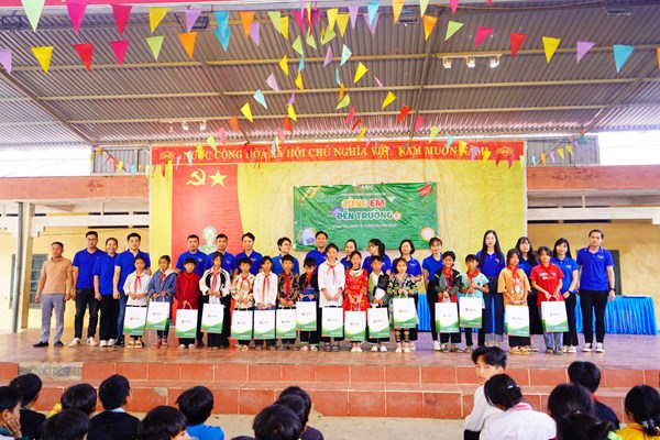 Bảo hiểm Agribank hỗ trợ học sinh tại tỉnh Yên Bái