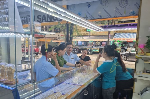 Phạt gần 3 tỷ đồng với các cửa hàng kinh doanh vàng vi phạm