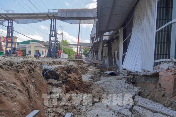 Vụ sụt lún kho gạo ở Cần Thơ: Tạm ngưng giao thông trên kênh Thốt Nốt và đường tỉnh 921