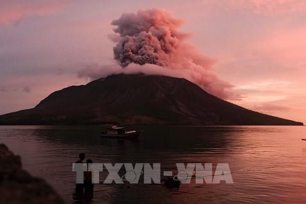 Núi lửa phun trào tại Indonesia: Hàng nghìn hành khách đi máy bay bị ảnh hưởng