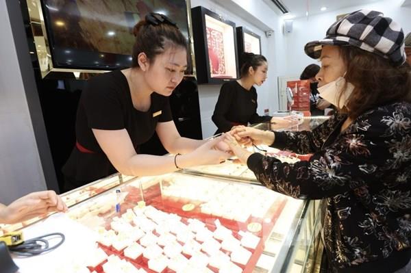 Giá vàng SJC, DOJI, PNJ, 9999 hôm nay 30/7 cập nhật mới nhất