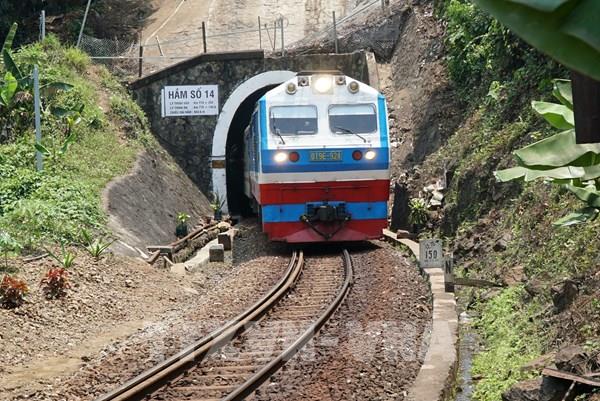 Xem xét bố trí vốn gia cố 12 hầm yếu trên tuyến đường sắt