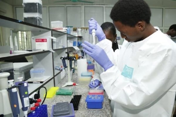 Sử dụng AI để điều chỉnh thuốc phù hợp với người dân châu Phi