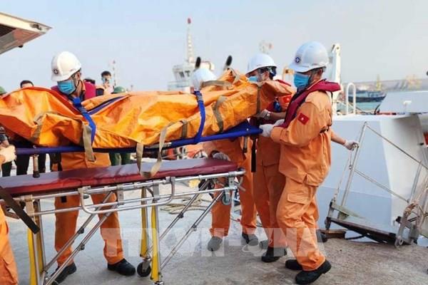 Vụ lật sà lan trên biển Lý Sơn: Xác định danh tính 4 nạn nhân tử vong