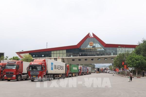 Thông quan hàng hóa tại các cửa khẩu ở Lạng Sơn dịp nghỉ lễ 30/4 và 1/5