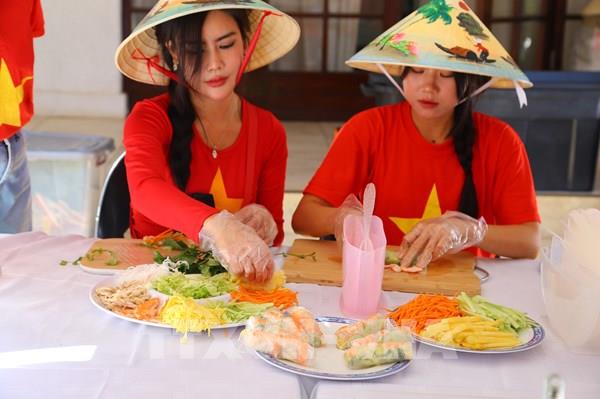  Đem hương vị nem Việt đến với bạn bè quốc tế ở châu Phi