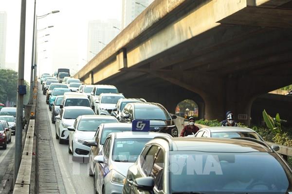 Nhiều cửa ngõ Hà Nội ùn tắc cục bộ chiều 26/4