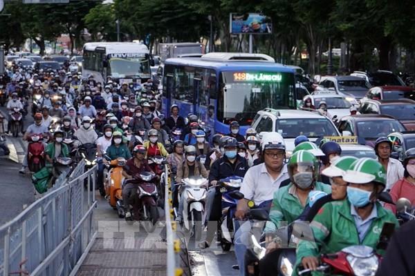 Sân bay Tân Sơn Nhất thông thoáng, nhiều tuyến đường cửa ngõ TP. HCM ùn ứ