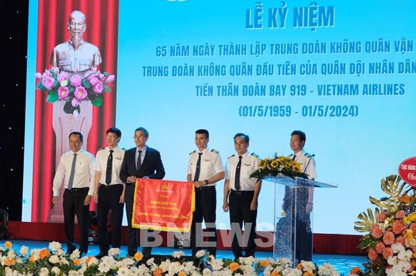 Đoàn bay 919 của Vietnam Airlines kỷ niệm 65 năm thành lập 
