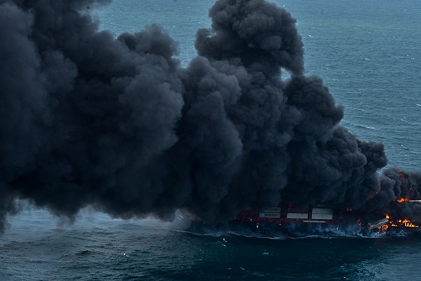 Cháy tàu chở hàng tại eo biển Dardanelles