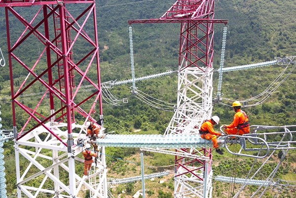 Truyền tải điện Khánh Hòa đảm bảo an toàn lưới truyền tải mùa khô và dịp nghỉ Lễ 