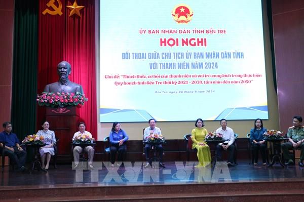 Chủ tịch Ủy ban nhân dân tỉnh Bến Tre đối thoại với thanh niên