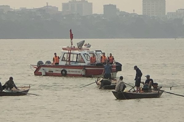 Hà Nội: Hai nam sinh lớp 11 bị đuối nước tại sông Hồng