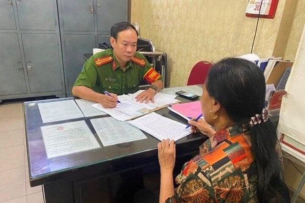 Công an lập hồ sơ xử lý người bán 500.000 đồng 3 quả dứa cho du khách nước ngoài