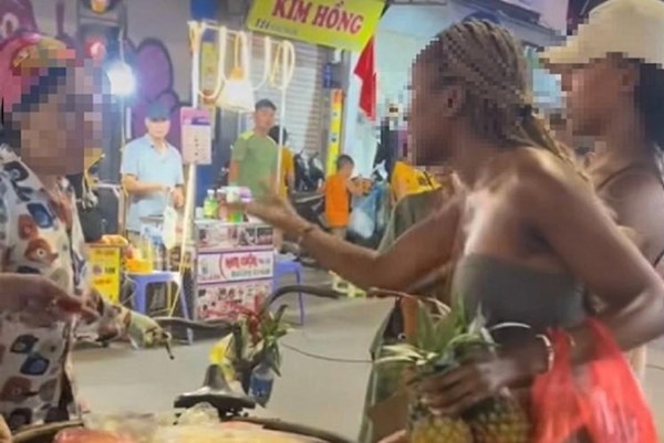 Thông tin bán 500.000 đồng 3 quả dứa cho du khách nước ngoài là sai sự thật