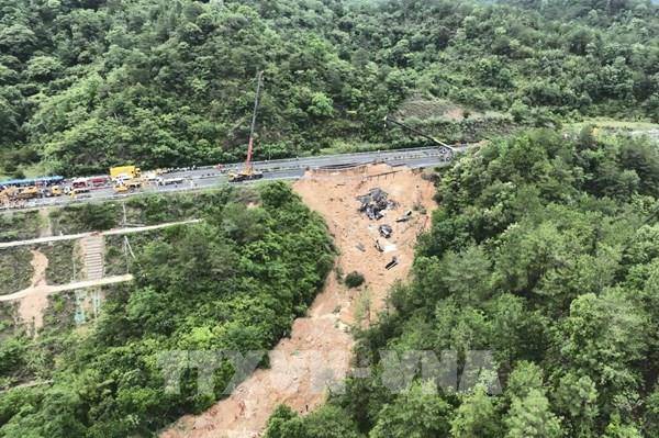 Chủ tịch Trung Quốc Tập Cận Bình chỉ đạo toàn lực cứu hộ trong vụ sập đường cao tốc