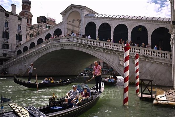 Du lịch quốc tế đạt 97% mức trước đại dịch COVID-19