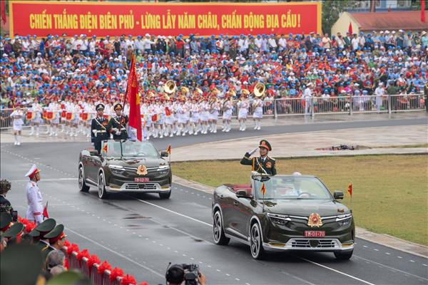 Loạt xe mui trần nổi bật trong các sự kiện quốc gia trên toàn thế giới