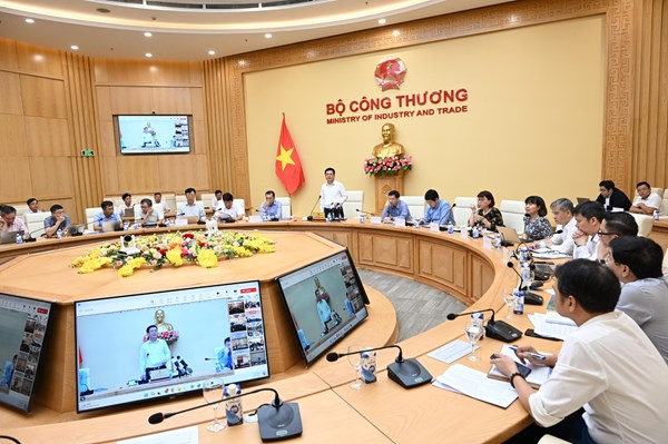 Sớm giao mặt bằng để dựng cột, kéo dây dự án 500 kV mạch 3