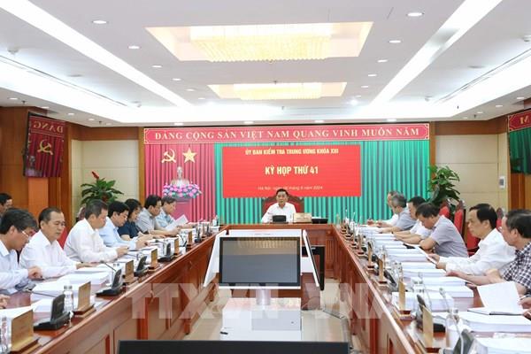 Đề nghị kỷ luật Ban Thường vụ Thành uỷ Thành phố Hồ Chí Minh nhiệm kỳ 2010-2015