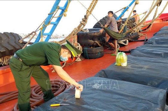 Khởi tố 23 bị can liên quan đến đường dây buôn lậu trên 200 triệu lít xăng