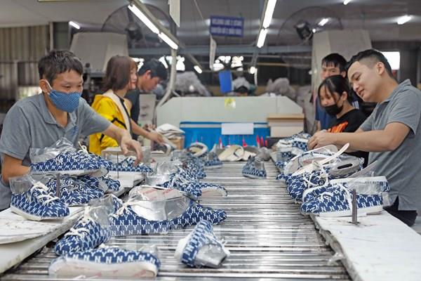 Thu ngân sách nhà nước từ xuất nhập khẩu tăng 7,4%