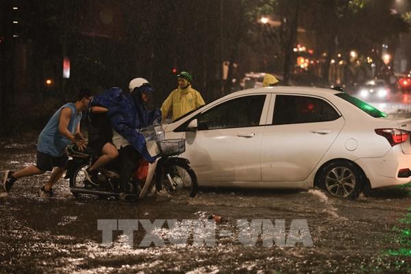 Hà Nội: Mưa lớn, xuất hiện một số điểm úng ngập 