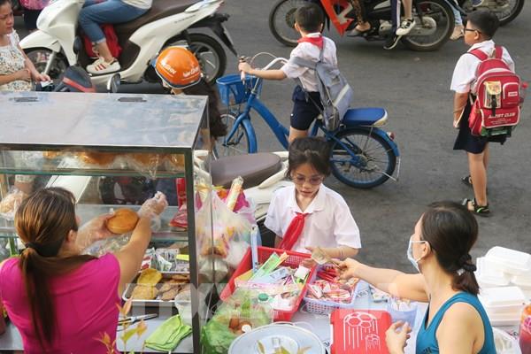 Ngộ độc thực phẩm tập thể - Bài 2: Siết chặt quản lý để đảm bảo an toàn