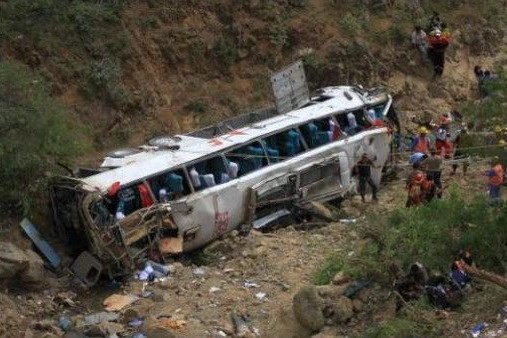 Xe buýt lao xuống vực ở Peru, ít nhất 13 người thiệt mạng