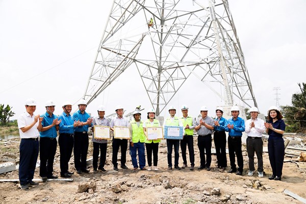 Phát động thi đua nước rút 45 ngày đêm hoàn thành đường dây 500 kV mạch 3