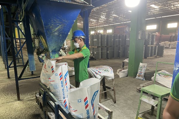 Lợi ích kép trong sản xuất phân hữu cơ từ phụ phẩm