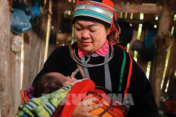 “Cô đỡ thôn bản” nơi địa đầu của Tổ quốc