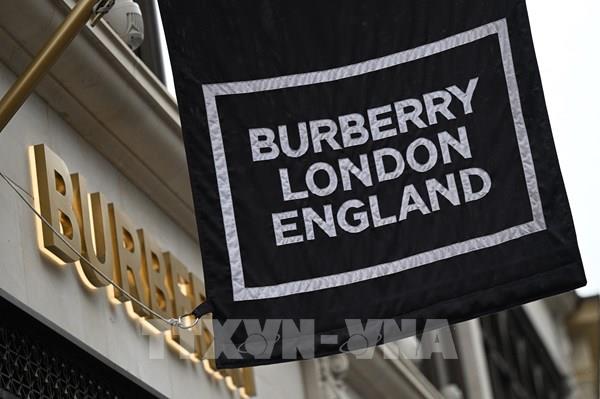 Hãng thời trang Burberry cắt thưởng của CEO vì lợi nhuận giảm
