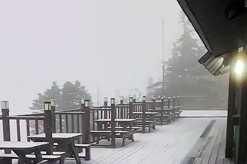 Hàn Quốc: Tuyết rơi dày vào giữa tháng 5