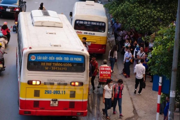 Xe buýt cần “đột phá” khi tăng giá vé