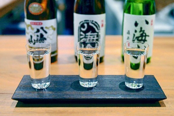 Rượu sake Nhật Bản khó khăn trong nước, hướng ra thị trường quốc tế