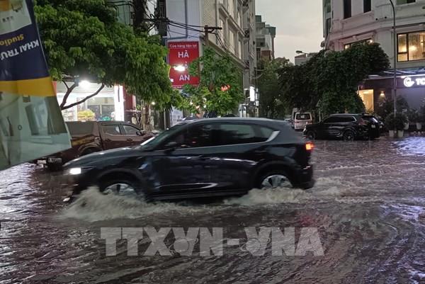 Mưa dông lớn kèm lốc, sét: Khu vực Bắc Bộ chủ động ứng phó