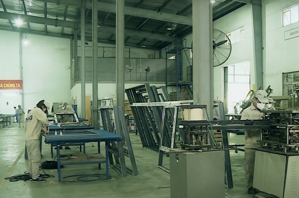 HoSE chuyển 2 mã cổ phiếu từ diện kiểm soát sang diện hạn chế giao dịch