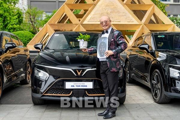 VinFast bàn giao xe VF 7 số lượng lớn và VF 7 Hoả Long Độc Bản