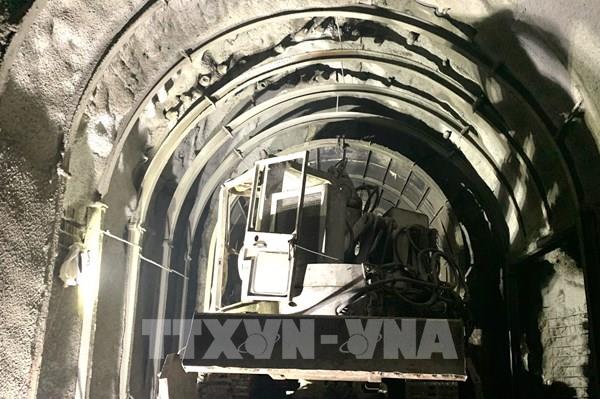 Khẩn trương khắc phục sự cố sạt lở hầm đường sắt Chí Thạnh