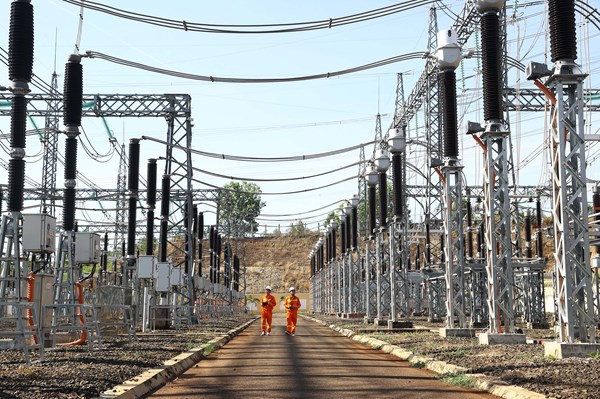 Vượt khó giữ vững dòng điện - Bài 3: Tăng cường đầu tư cho lưới điện