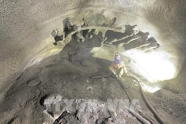 Dự kiến thông hầm đường sắt Chí Thạnh trong 2-3 ngày tới